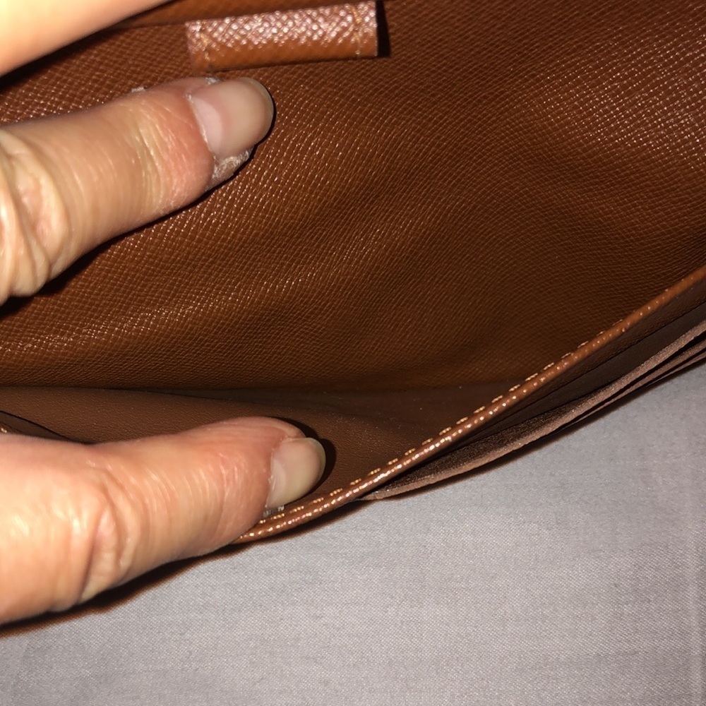 Louis Vuitton International Wallet - Picture 8 of 10